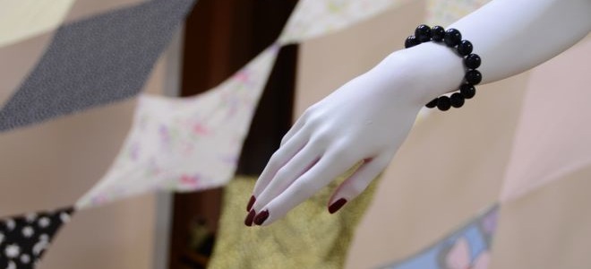 Stéphanie Chabot: Myself, My Hat and My Blue Hand